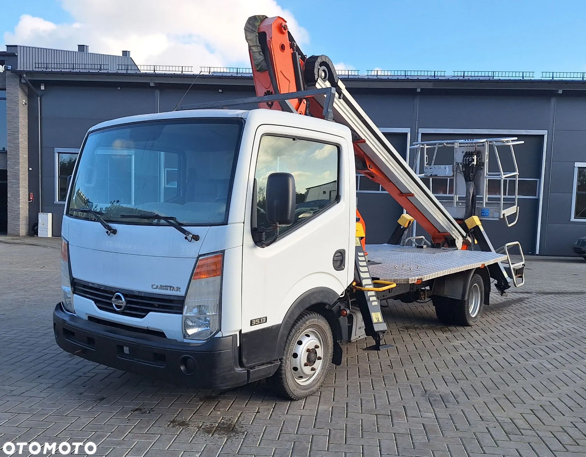 Nissan Cabstar Podnośnik Koszowy 18M - 1