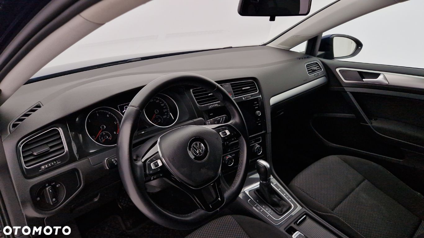 Volkswagen Golf - 16