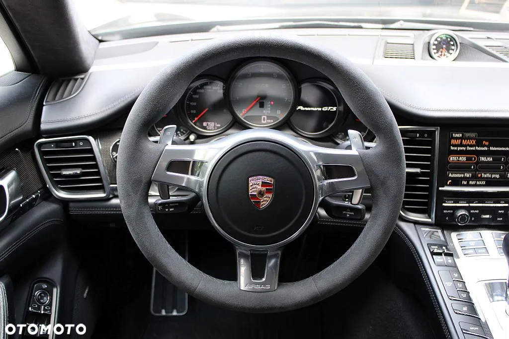 Porsche Panamera GTS PDK - 18