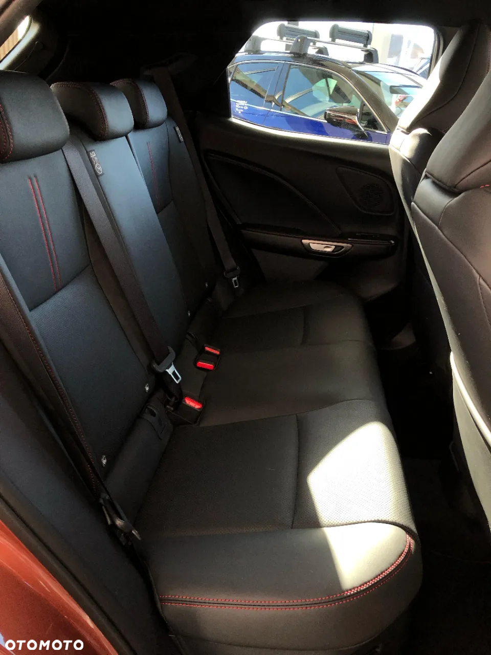 Lexus LBX 1.5 Hybrid Emotion - 14