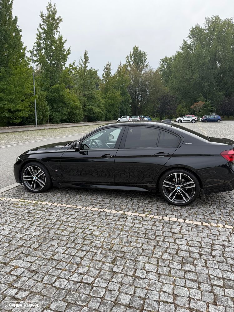 BMW 330 e iPerformance Pack M Shadow — fotografia 8