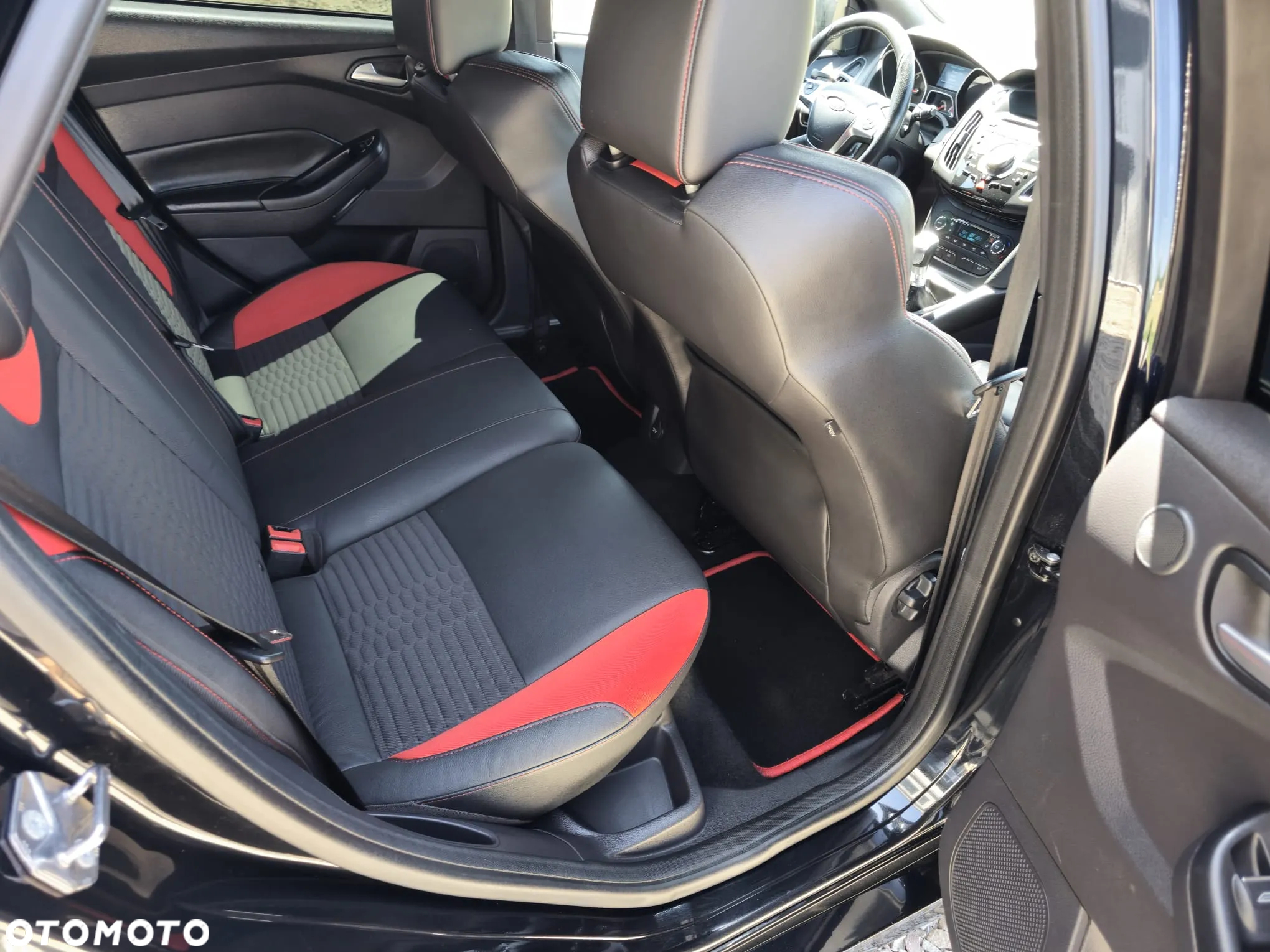 Ford Focus 2.0 EcoBoost ST mit Leder-Sport-Paket - 11