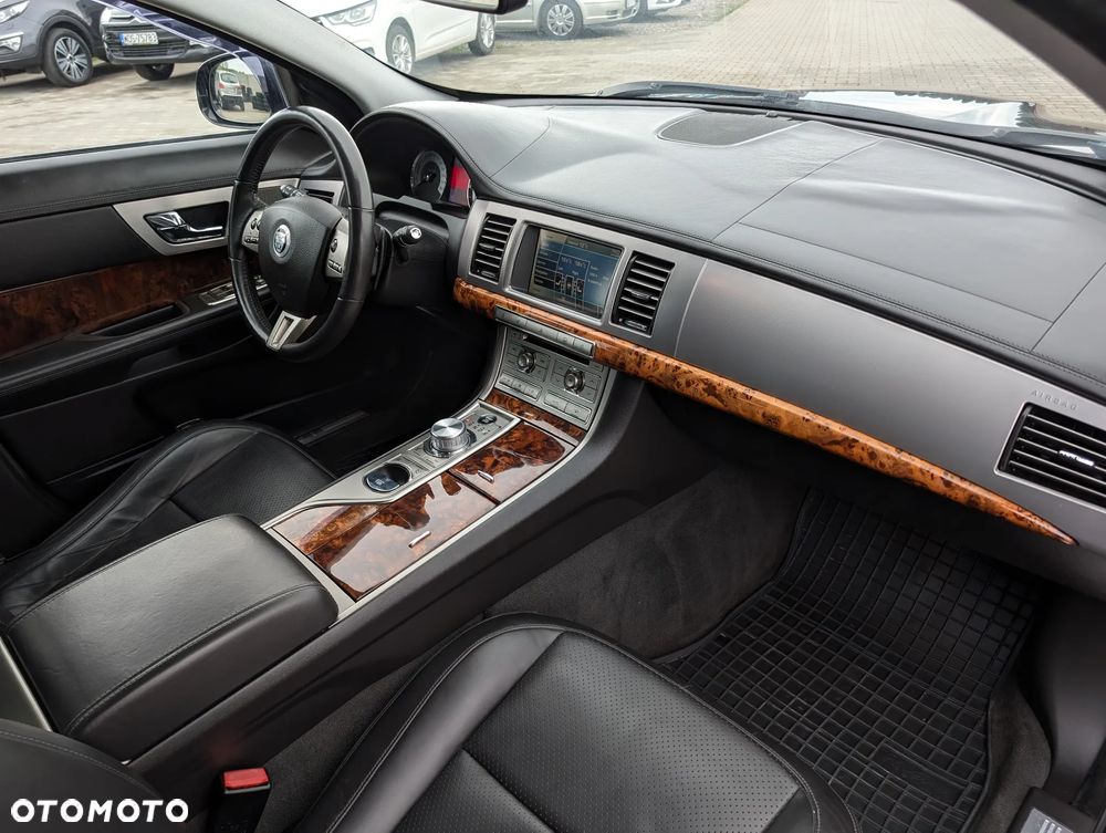 Jaguar XF 3.0 V6 S Luxury - 33