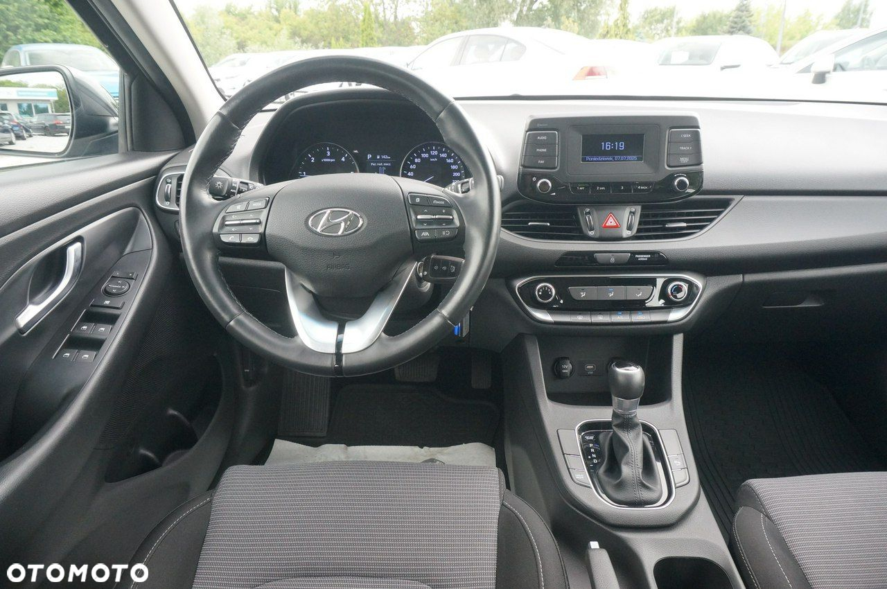 Hyundai i30 1.6 D Classic + DCT - 11