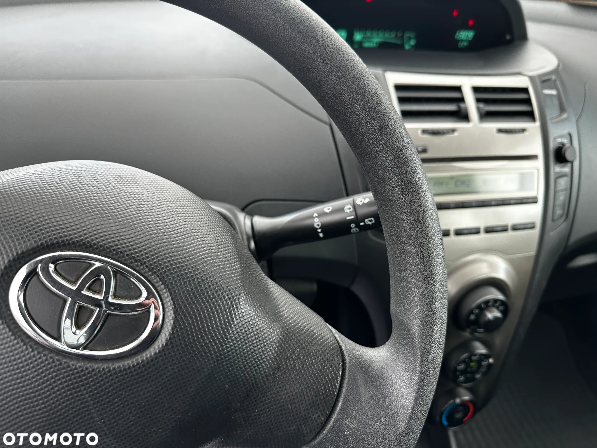 Toyota Yaris - 10
