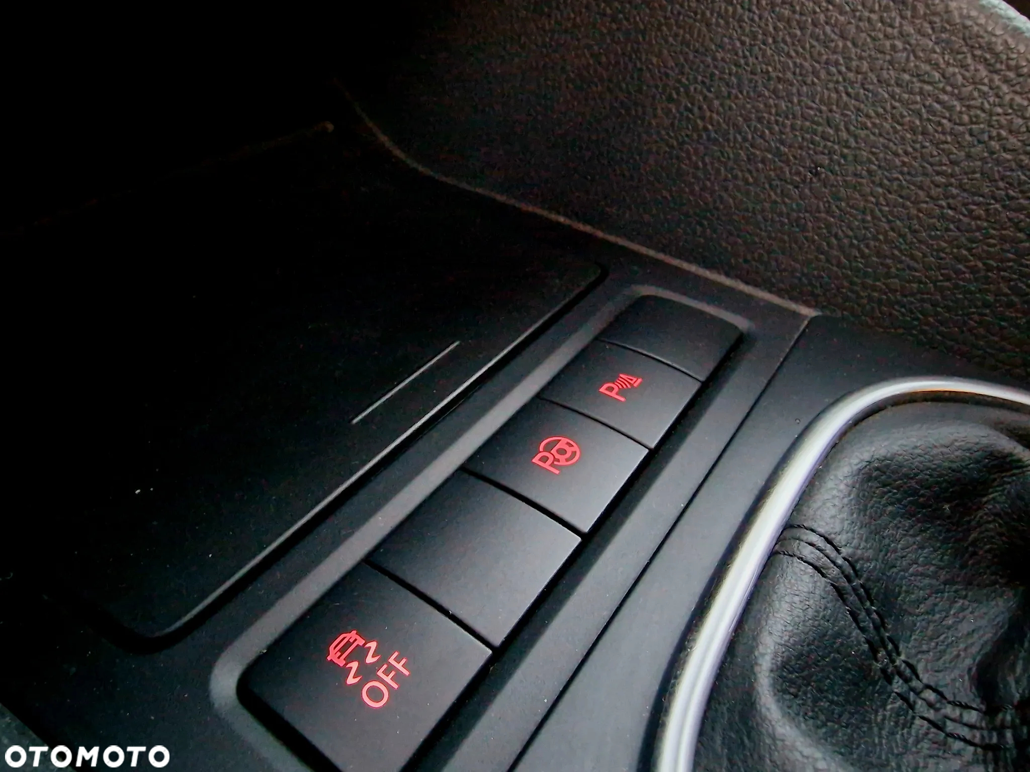 Volkswagen Golf 2.0 TDI DPF Highline - 19