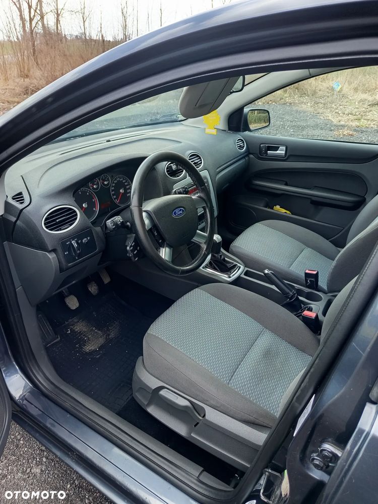 Ford Focus 1.6 TDCi Ambiente DPF - 11
