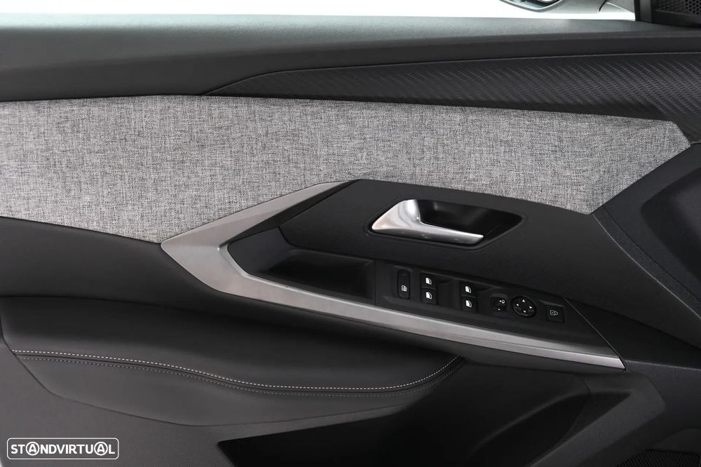 Peugeot 5008 1.2 Hybrid Allure e-DCS6 - 32