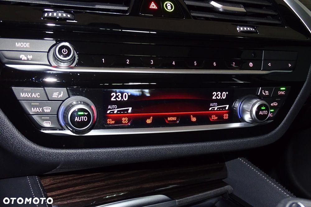 BMW Seria 5 530e xDrive Luxury Line sport - 40