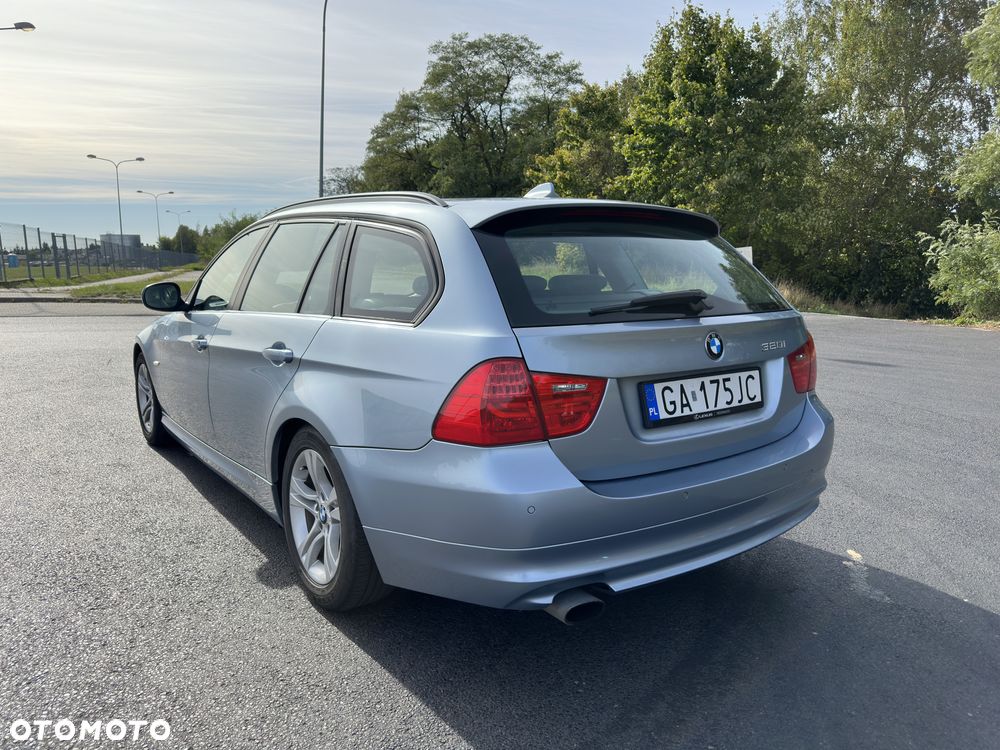 BMW Seria 3 320i Edition Sport - 6