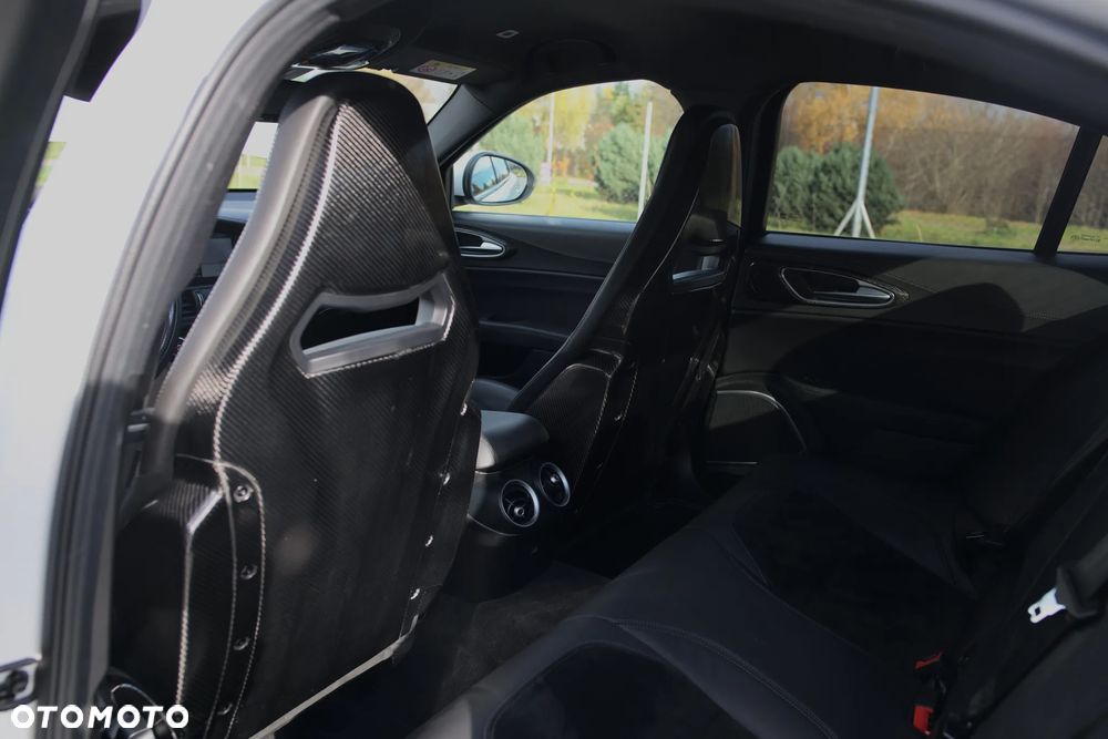 Alfa Romeo Giulia 2.9 Bi Turbo V6 Quadrifoglio - 9