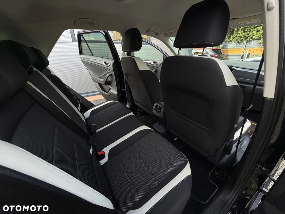 Volkswagen T-Roc - 17