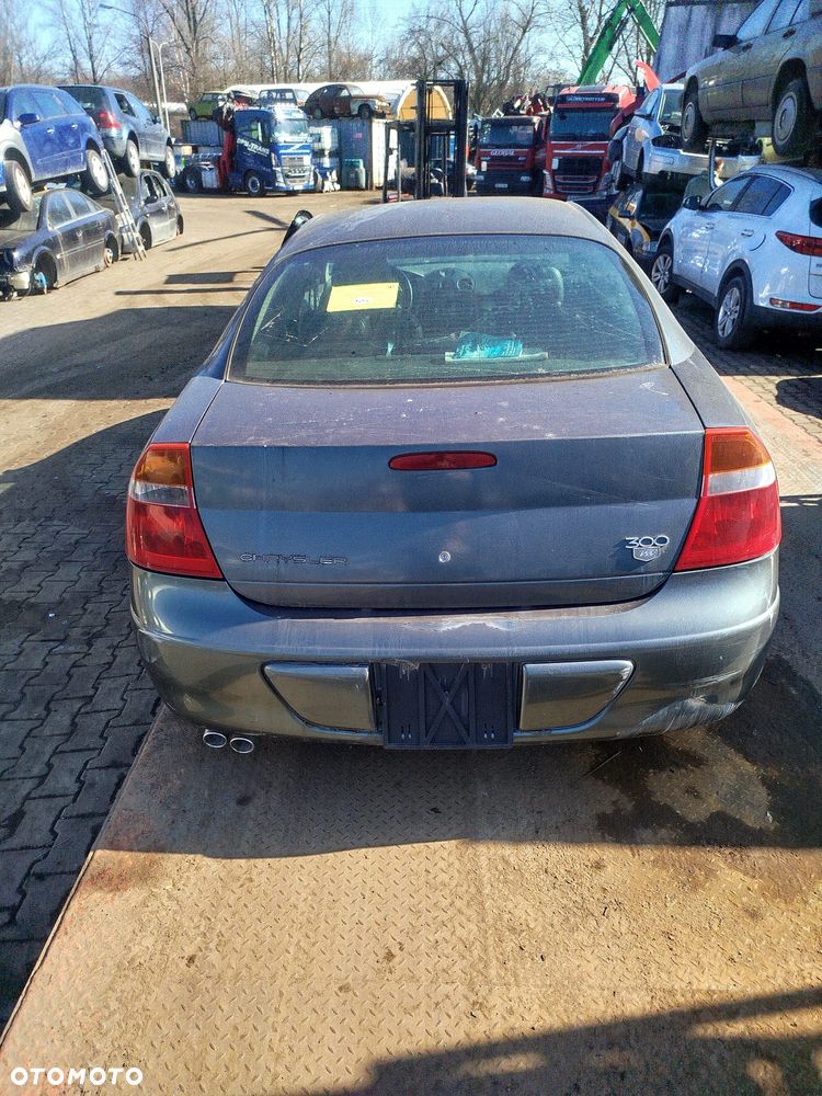 Chrysler 300 na części - 9