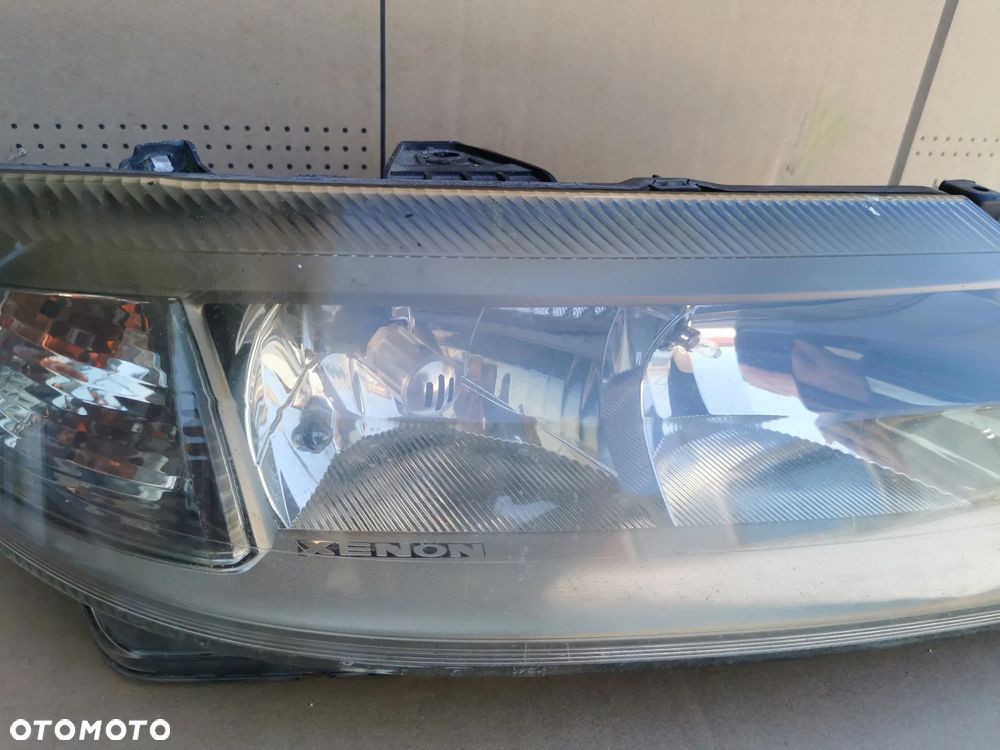 Renault Laguna II Lampa prawy przód przednia prawa XENON 8200002466 - 4