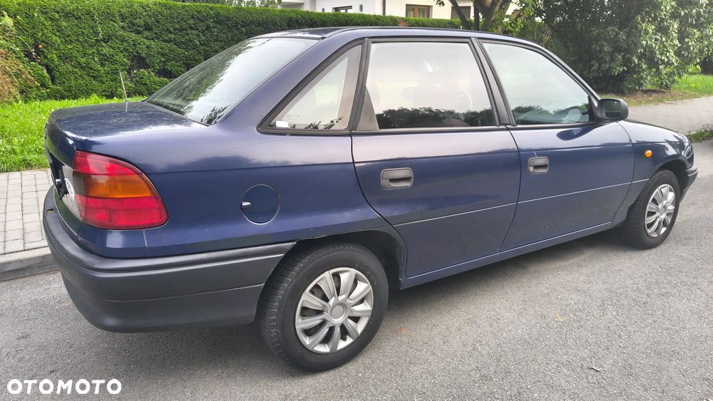 Opel Astra 1.4 Base - 11