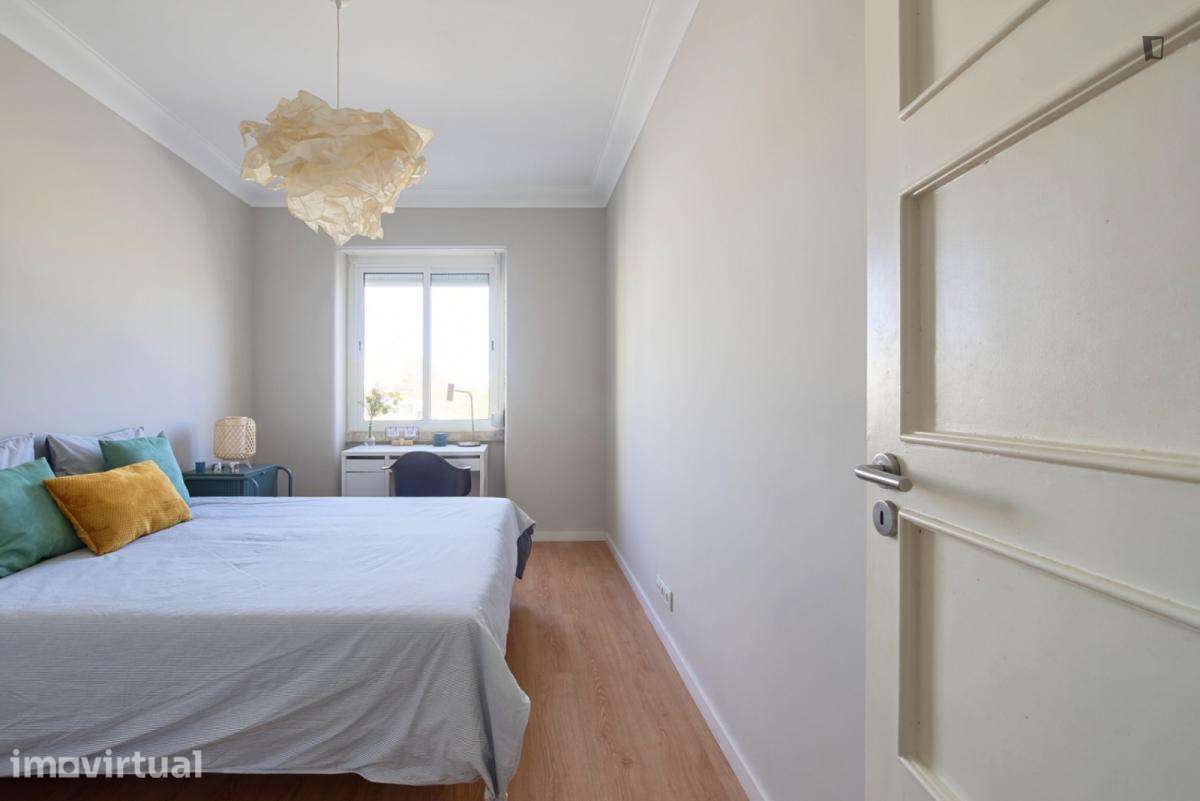 Quarto - localizado em Roma-Areeiro Lisbon - Grande imagem: 2/27