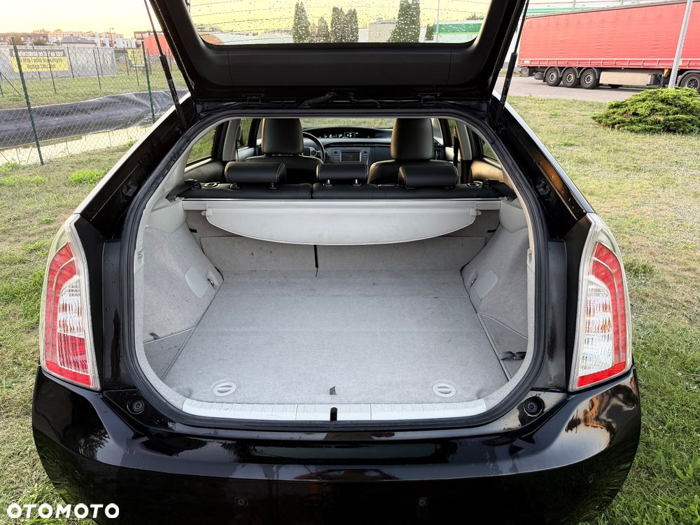 Toyota Prius 1.8 HSD Life - 25