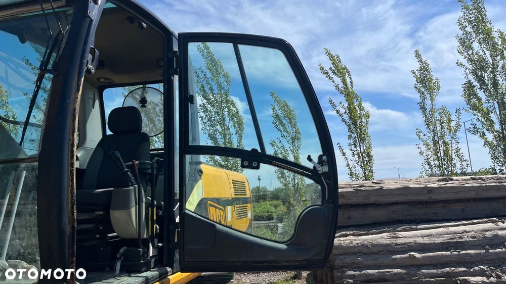 JCB Js 220 - 10