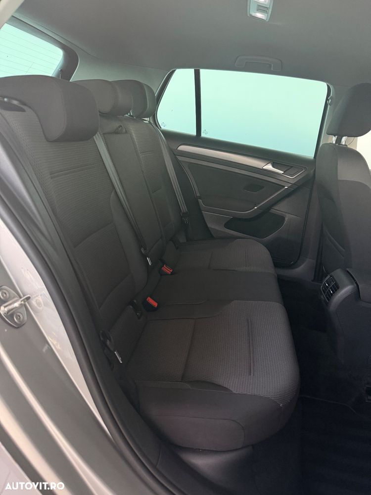 Volkswagen Golf - 30