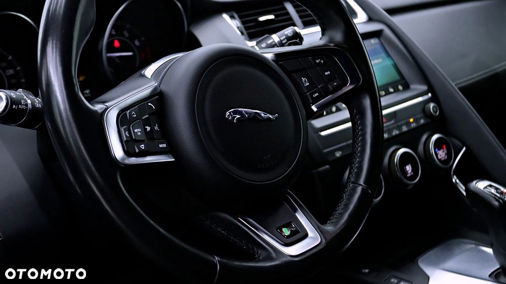 Jaguar E-Pace 2.0 i4P AWD R-Dynamic - 16