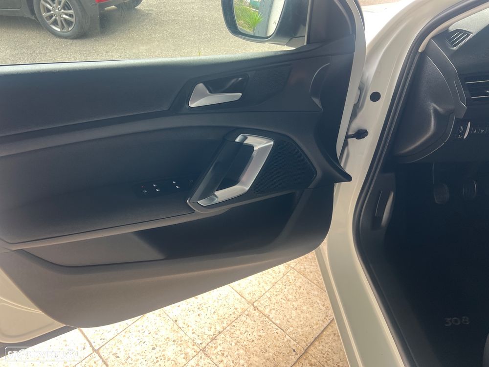 Peugeot 308 PureTech 110 Stop & Start Style - 21