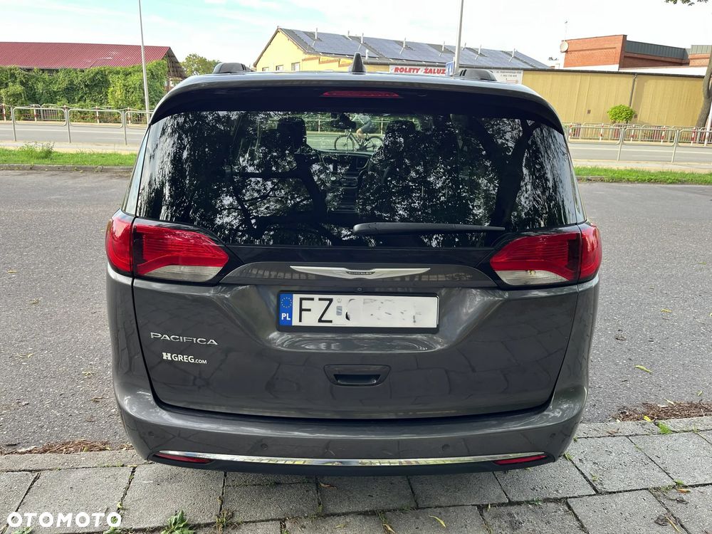 Chrysler Pacifica - 5