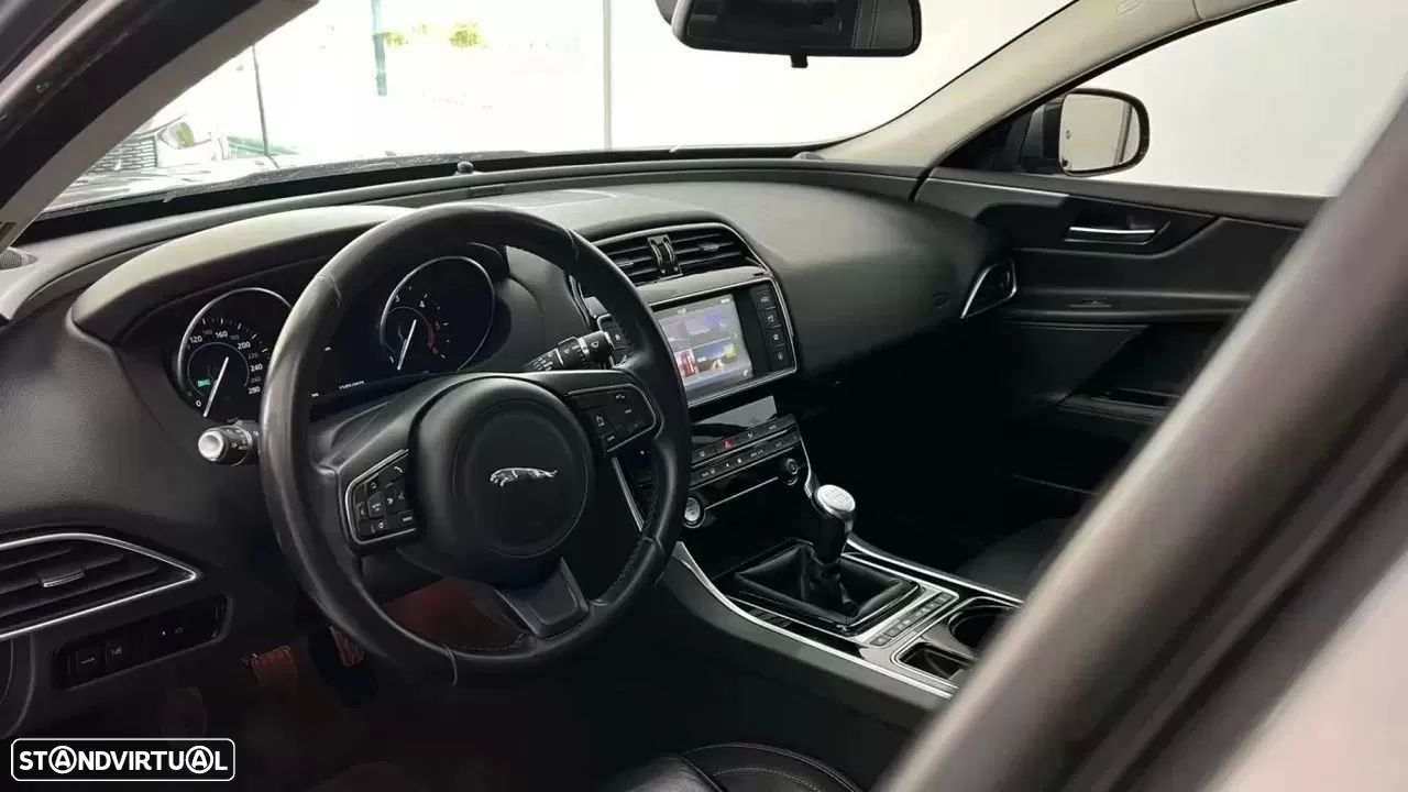 Jaguar XE E-Performance Prestige - 12