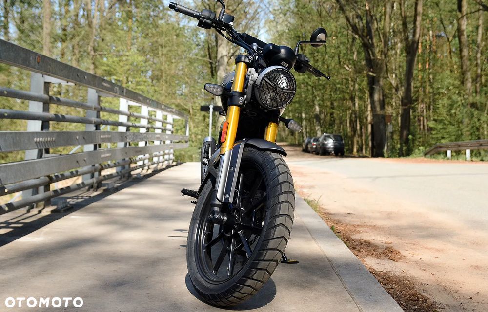 Triumph Scrambler - 5