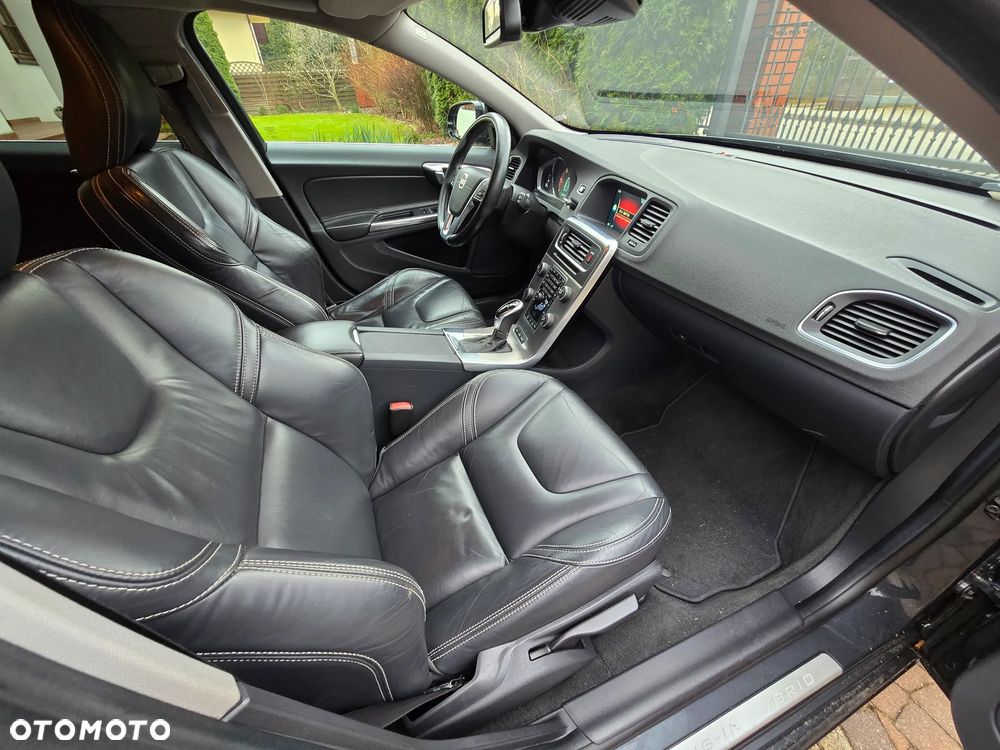 Volvo V60 D6 AWD Plug-in Hybrid Summum - 5