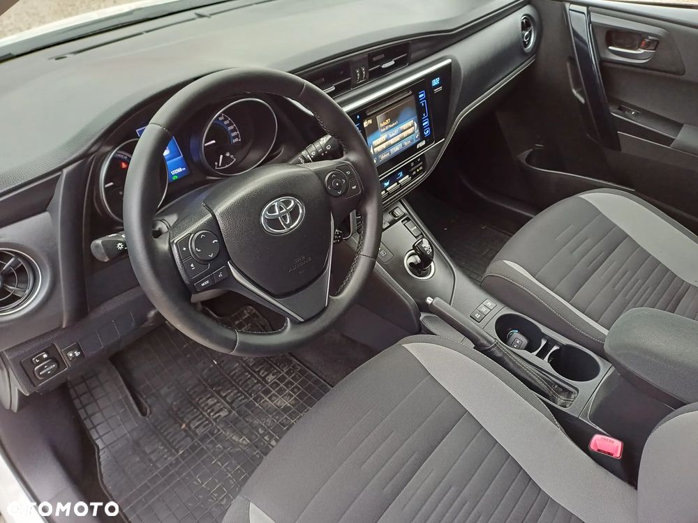 Toyota Auris - 15