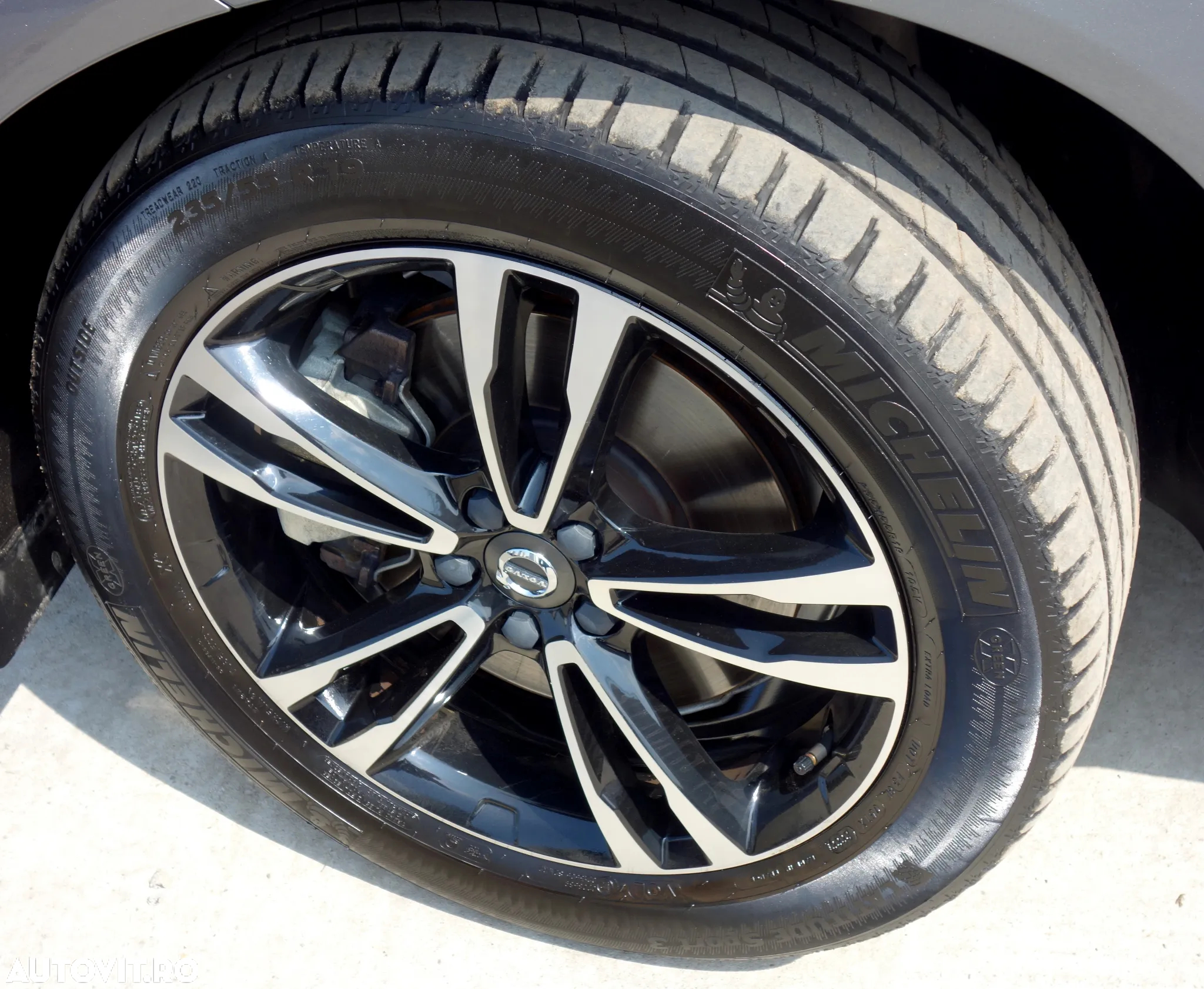Volvo XC 60 B4 MHEV AT8 FWD Momentum - 30