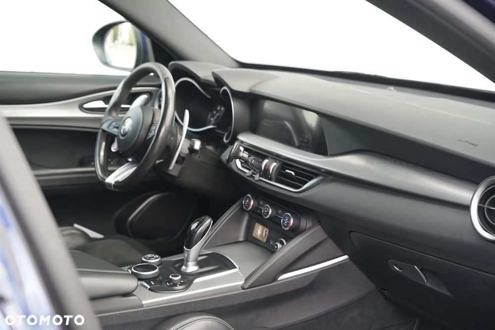 Alfa Romeo Stelvio 2.0 Turbo 16V AT8-Q4 Veloce Ti - 10