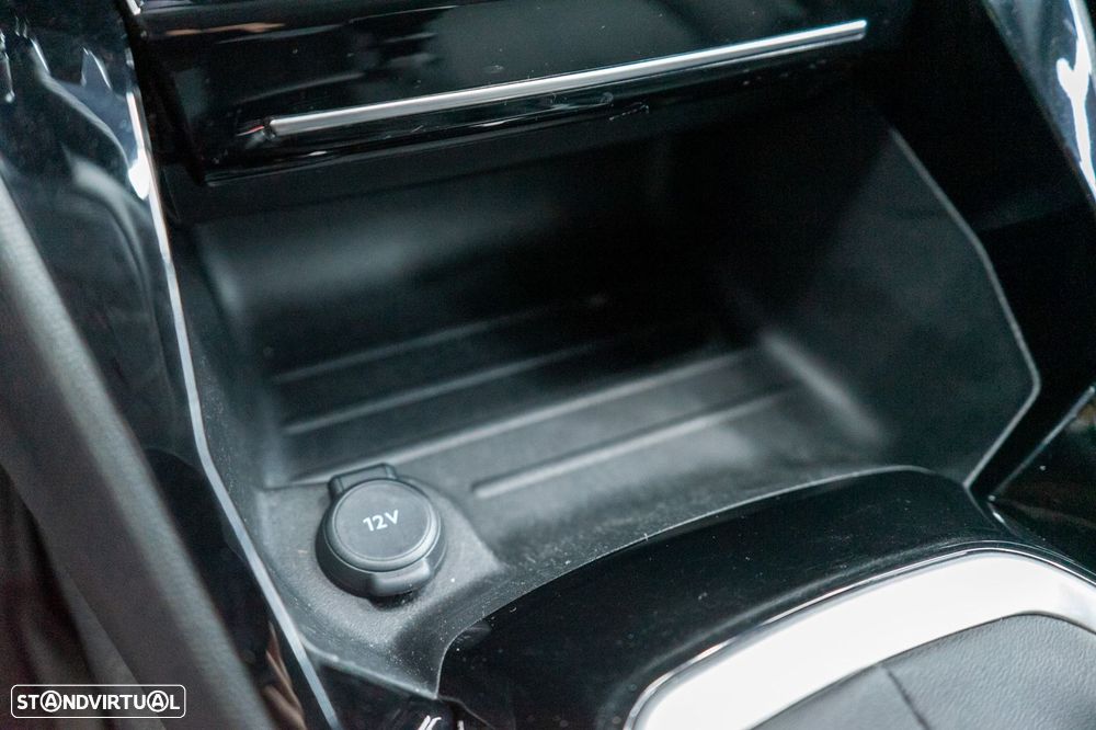 Peugeot 2008 BlueHDi 130 EAT8 Allure Pack - 31