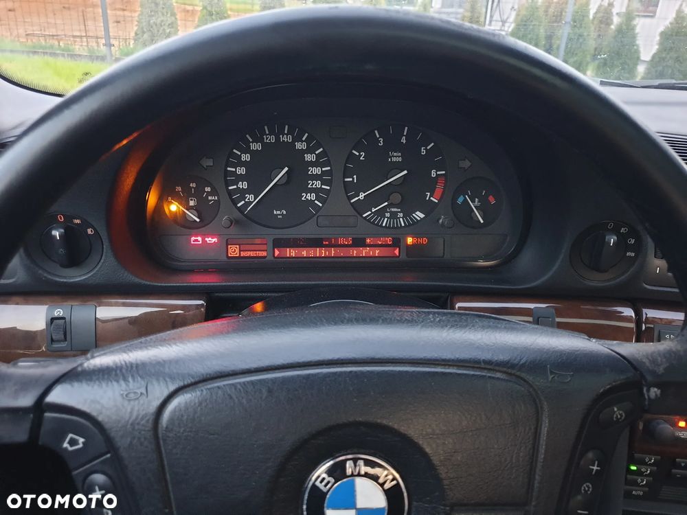 BMW Seria 7 - 12