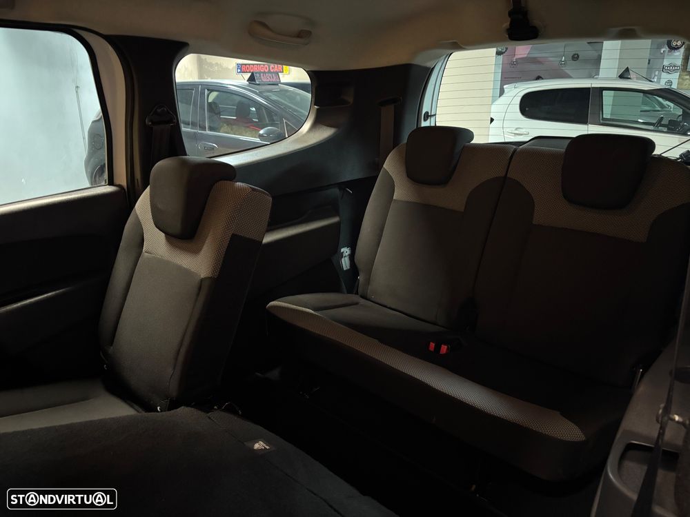 Dacia Lodgy 1.2 TCe Confort 7L - 9