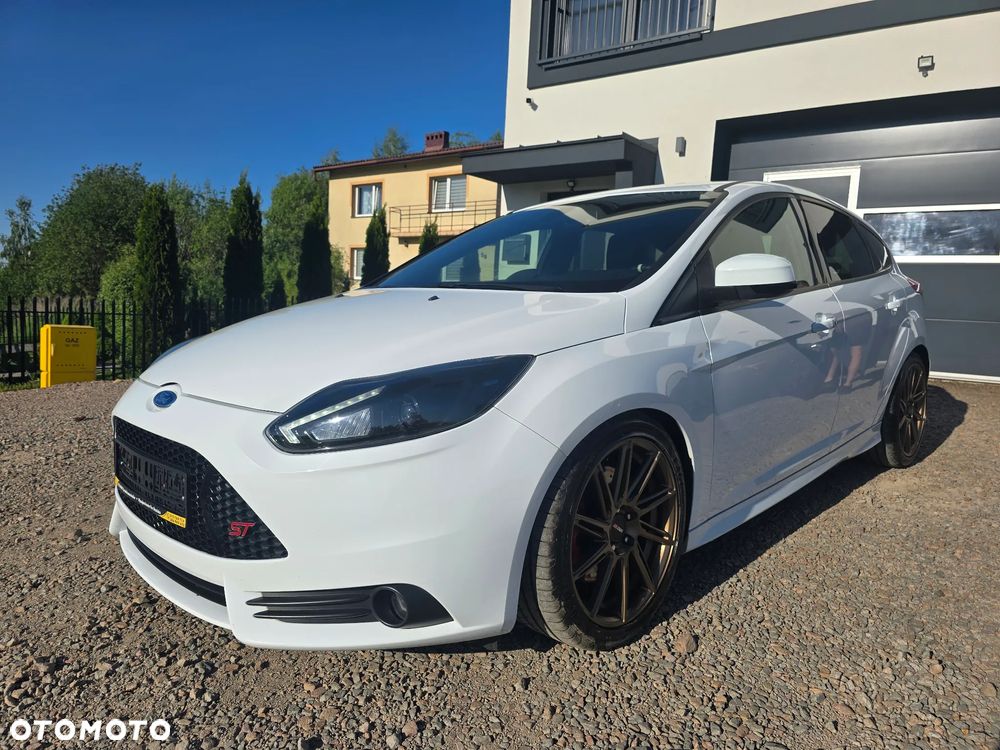Ford Focus 2.0 EcoBoost ST mit Leder-Exclusiv-Paket - 1