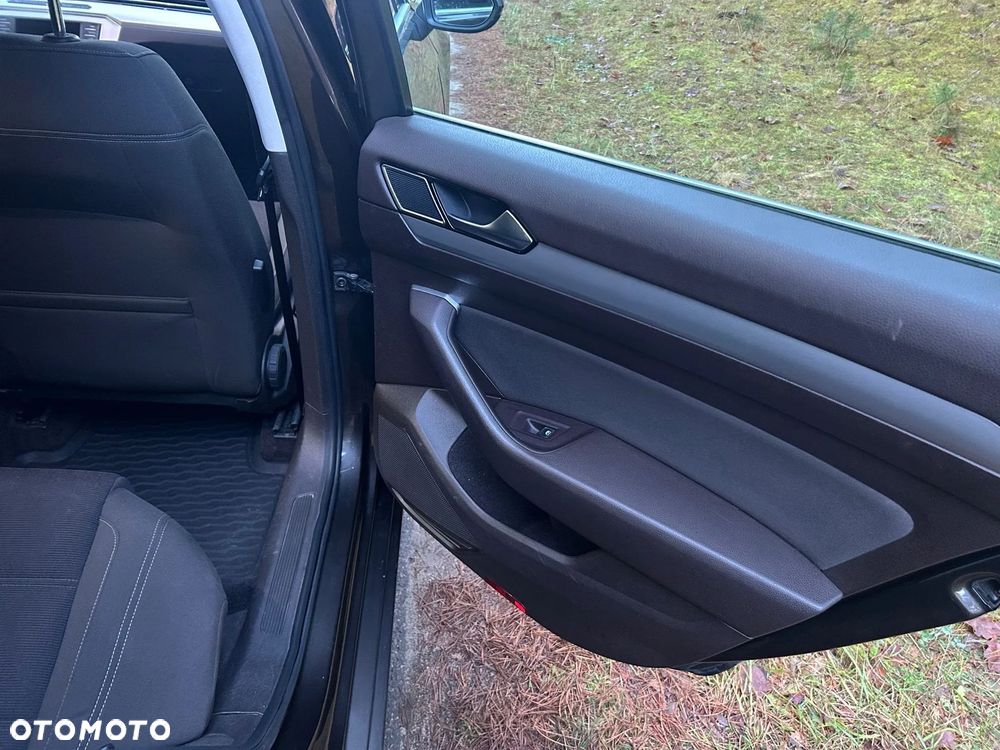 Volkswagen Passat 1.6 TDI BMT Trendline - 5