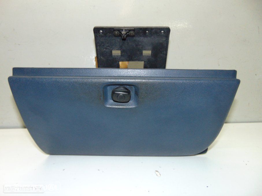 Peugeot 305 - porta-luvas - 1