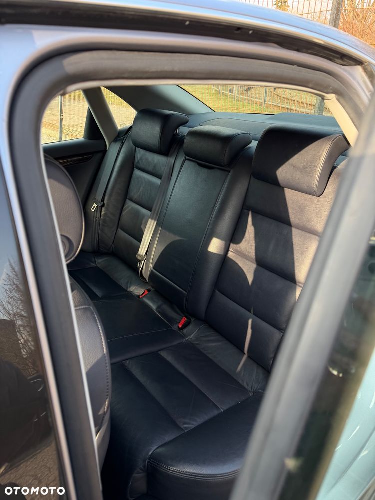 Audi A4 Limousine - 8