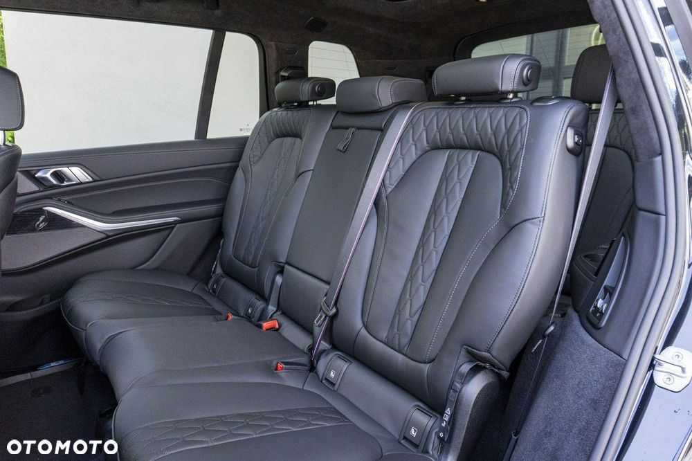 BMW X7 - 24