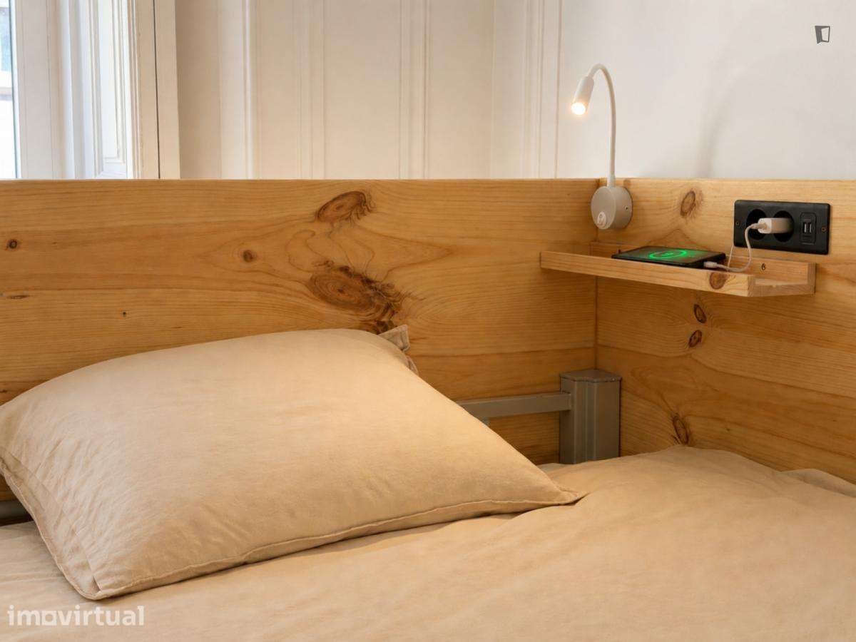 Quarto - localizado em Intendente Lisbon - Grande imagem: 2/16