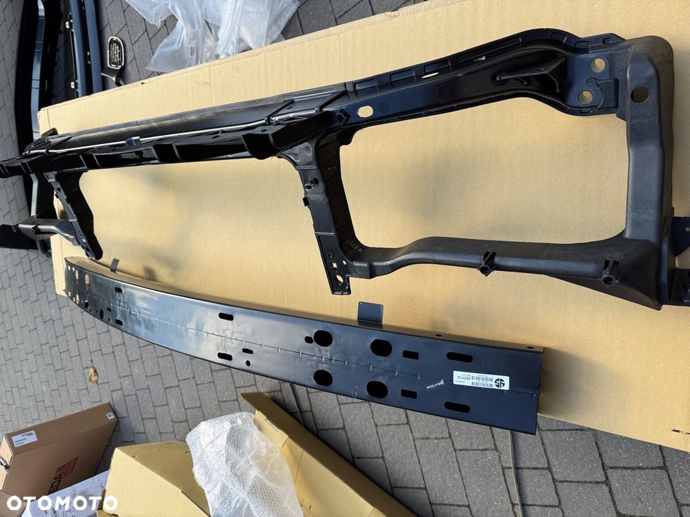 Dodge Challenger 15- pas przód belka - 2