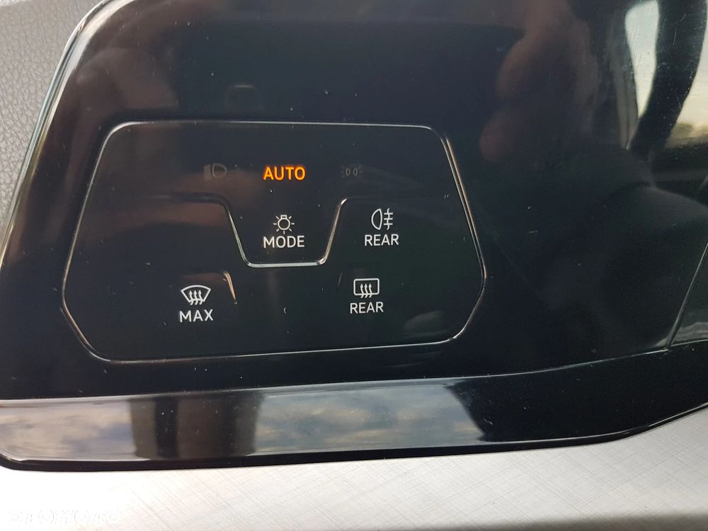 Volkswagen Golf 2.0 TDI Life - 10