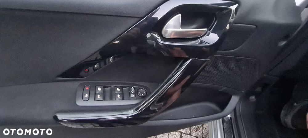 Peugeot 208 1.2 PureTech GPF Signature S&S EAT6 - 18