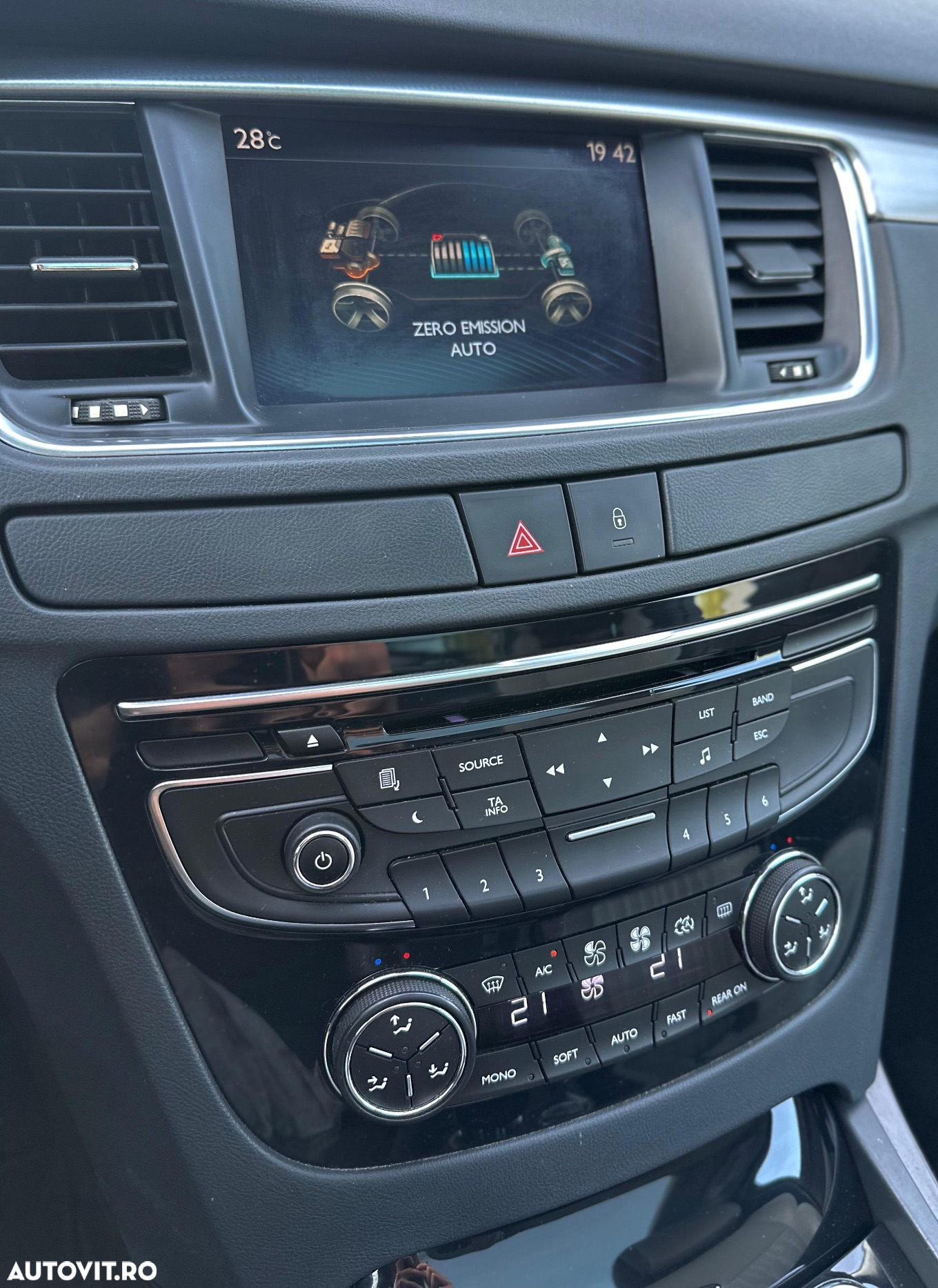 Peugeot 508 RXH Hybrid4 - 13