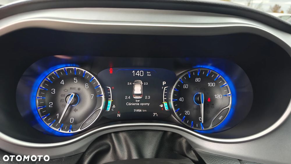 Chrysler Pacifica - 25