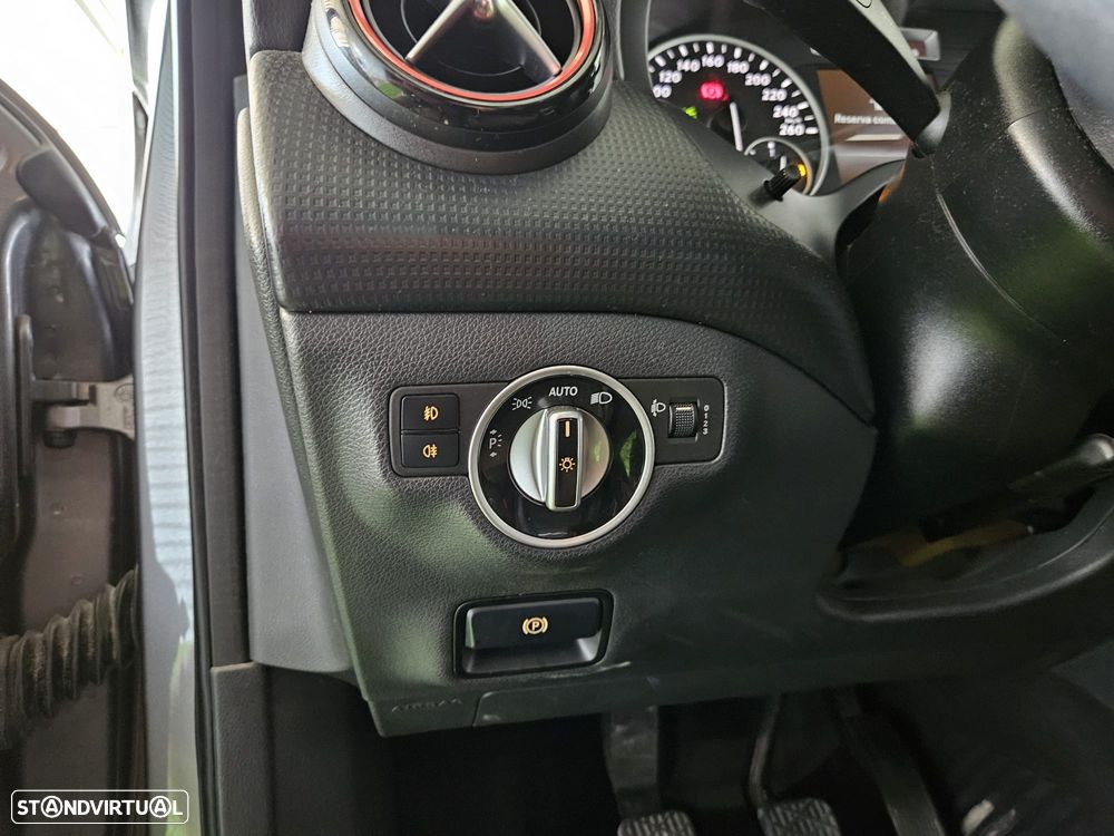 Mercedes-Benz A 180 CDI (BlueEFFICIENCY) - 17
