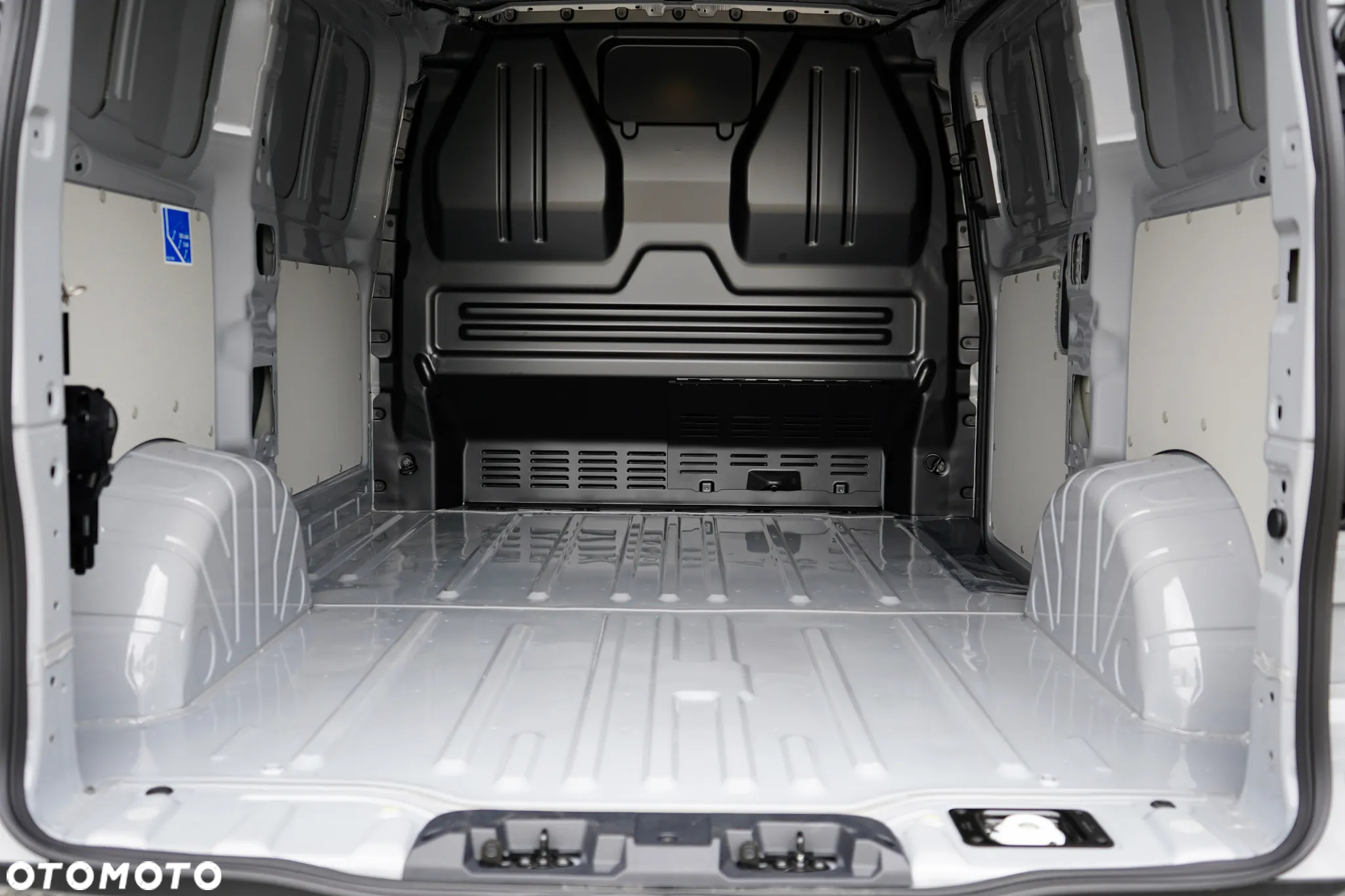 Volkswagen T7 Transporter - 12