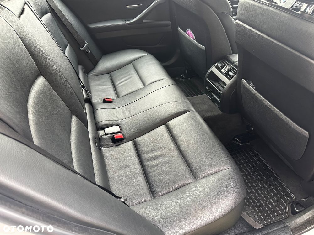 BMW Seria 5 520d Luxury Line - 12