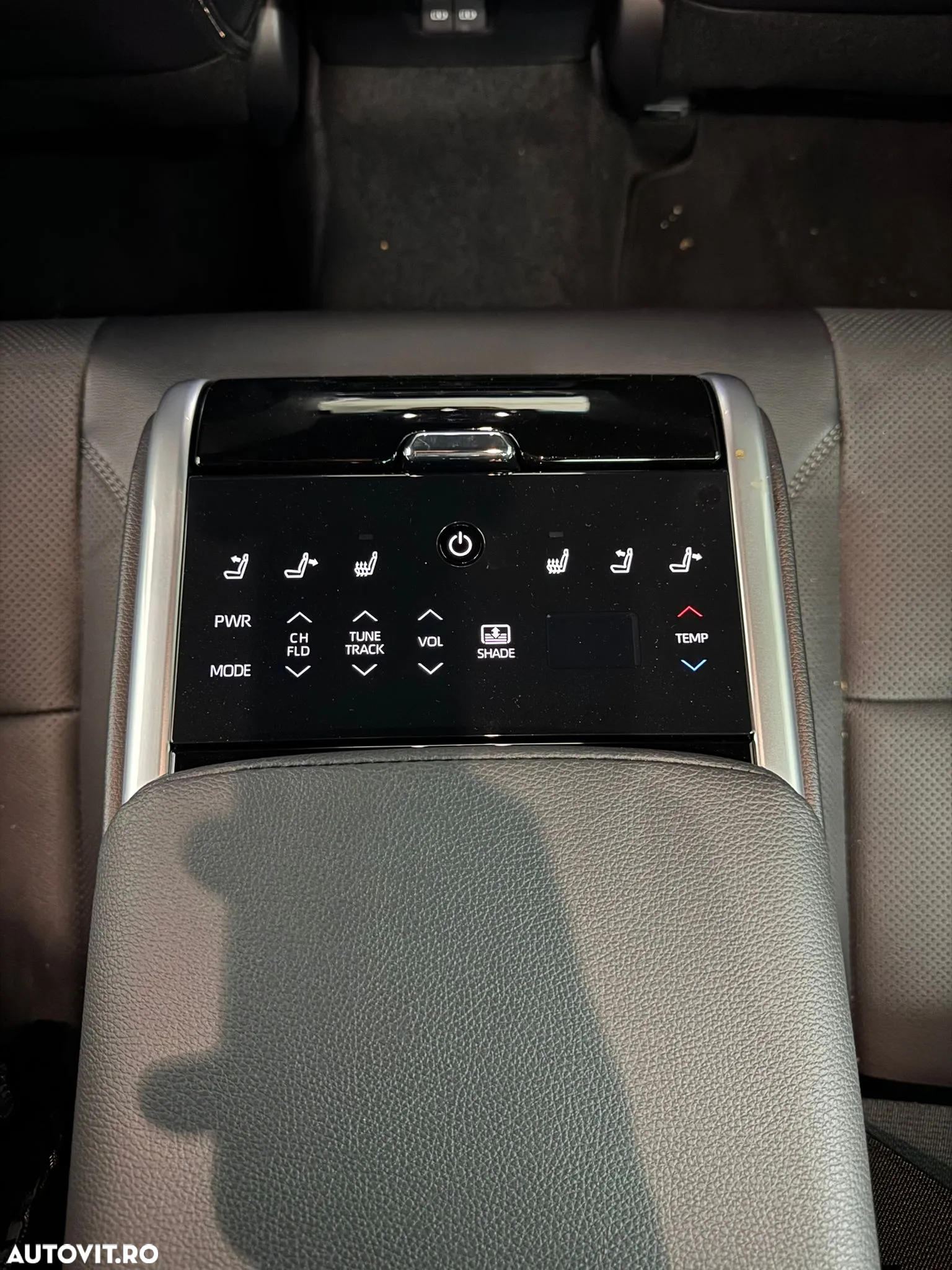 Toyota Camry 2.5 HEV Luxury - 16